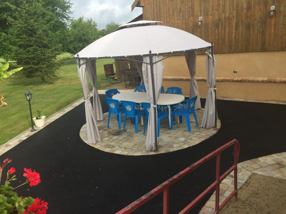 Le Petitepinay Bed & Breakfast Moitron-sur-Sarthe Dış mekan fotoğraf